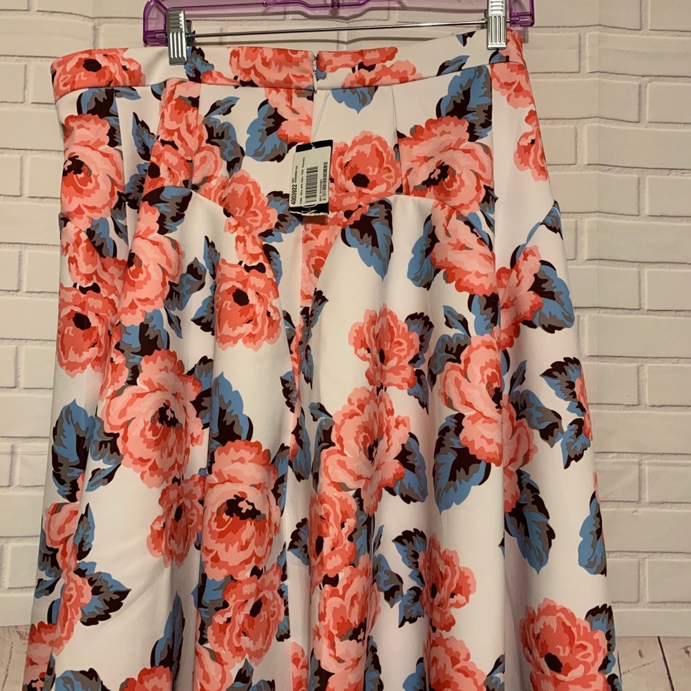 NWT  INC 16W ‘Sugar Plum Rose’ Skirt